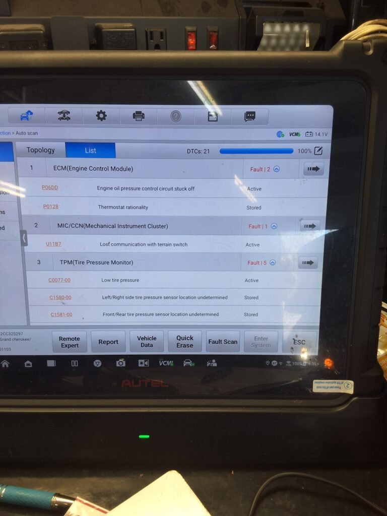 Diagnostic scan showing active P06DD engine oil pressure control circuit stuck off on a Jeep Grand Cherokee.